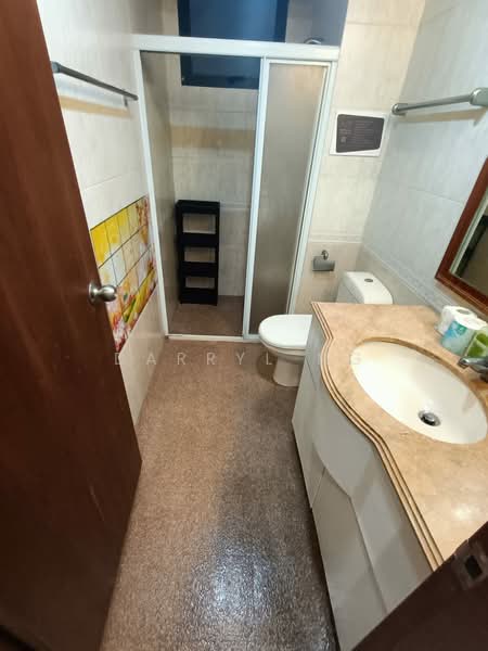 East Meadows, 30 Tanah Merah Kechil Road, Room Rental, 100 sqft, Condominium For Rent, by Darryl Ng, 500230745 - Bathroom - PropertyGuru.com.sg