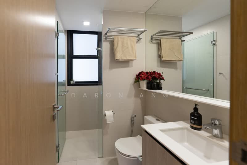 Westwood Residences EC, 194 Westwood Avenue, 4 Bedrooms, 1,152 sqft, Condominium For Sale, by Daron Ang, 500230759 - Bathroom - PropertyGuru.com.sg