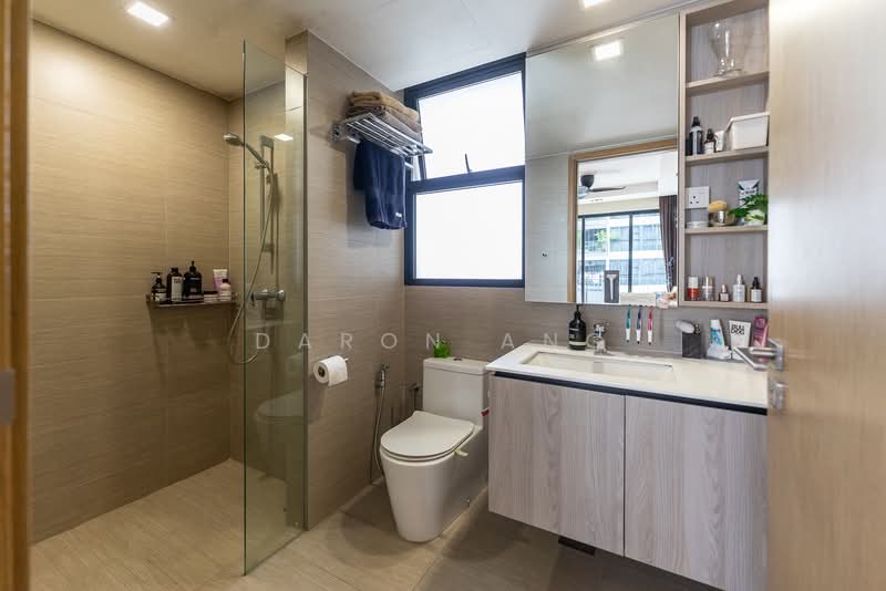 Westwood Residences EC, 194 Westwood Avenue, 4 Bedrooms, 1,152 sqft, Condominium For Sale, by Daron Ang, 500230759 - Bathroom - PropertyGuru.com.sg