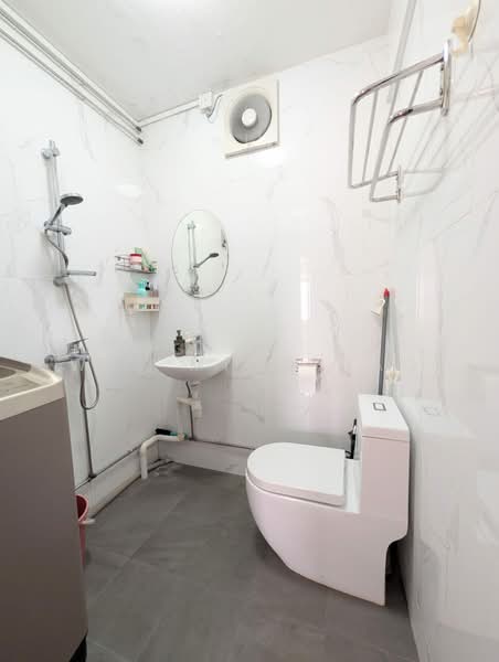 People's Park Complex, 1 Park Road, Room Rental, 150 sqft, Apartment For Rent, by Wee Ming Hao, 500230775 - Bathroom - PropertyGuru.com.sg