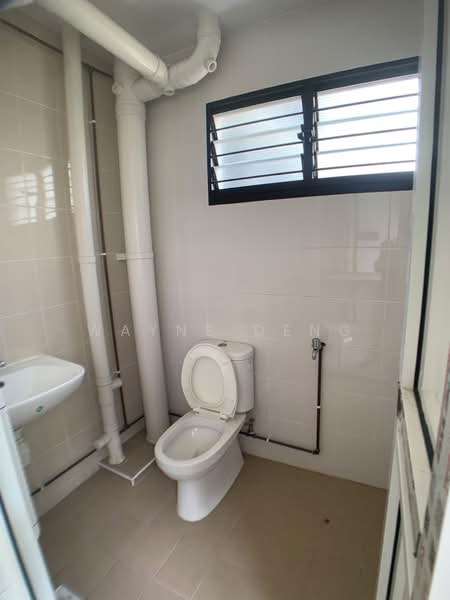 163 Bedok South Road, 163 Bedok South Road, 3 Bedrooms, 893 sqft, HDB Flat For Sale, by Wayne Deng, 500230780 - Bathroom - PropertyGuru.com.sg
