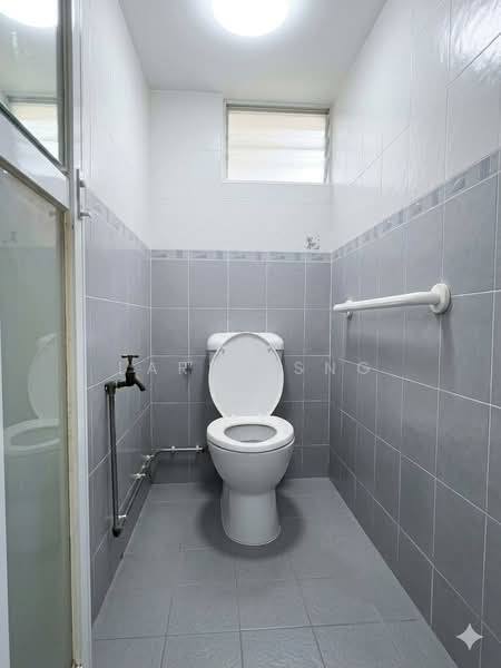 170 Ang Mo Kio Avenue 4, 170 Ang Mo Kio Avenue 4, Room Rental, 250 sqft, HDB Flat For Rent, by Larry Sng, 500230781 - Bathroom - PropertyGuru.com.sg
