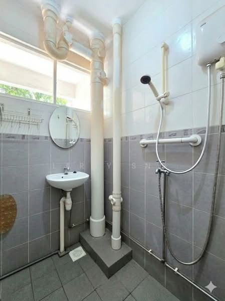 170 Ang Mo Kio Avenue 4, 170 Ang Mo Kio Avenue 4, Room Rental, 250 sqft, HDB Flat For Rent, by Larry Sng, 500230781 - Bathroom - PropertyGuru.com.sg
