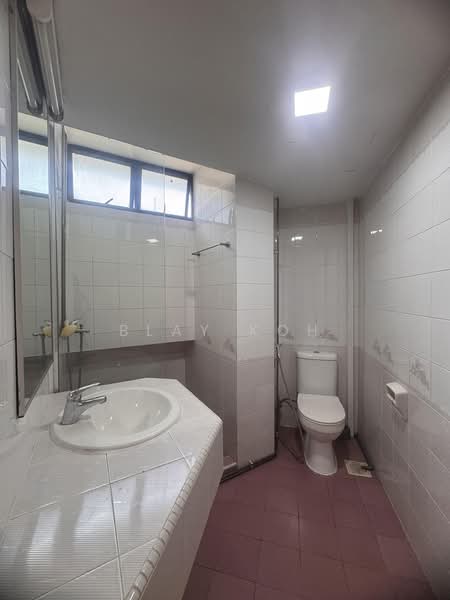Mandarin Gardens, 5 Siglap Road, 2 Bedrooms, 1,001 sqft, Condominium For Sale, by Blay Koh, 500230786 - Bathroom - PropertyGuru.com.sg