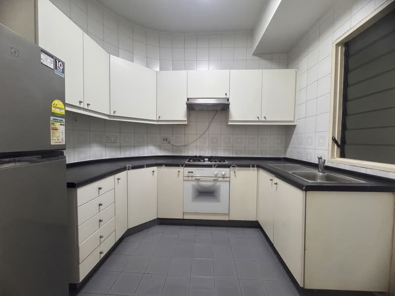 Mandarin Gardens, 5 Siglap Road, 2 Bedrooms, 1,001 sqft, Condominium For Sale, by Blay Koh, 500230786 - Kitchen - PropertyGuru.com.sg