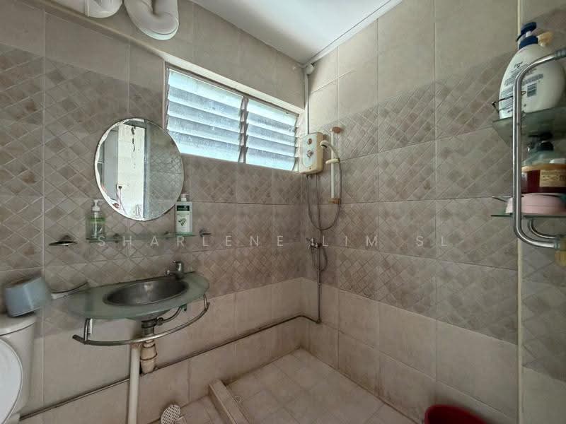 114 Tampines Street 11, 114 Tampines Street 11, Pasir Ris / Tampines, 3 Bedrooms, 1,432 sqft, HDB Flat For Sale, by Sharlene Lim SL, 500230802 - Bathroom - PropertyGuru.com.sg
