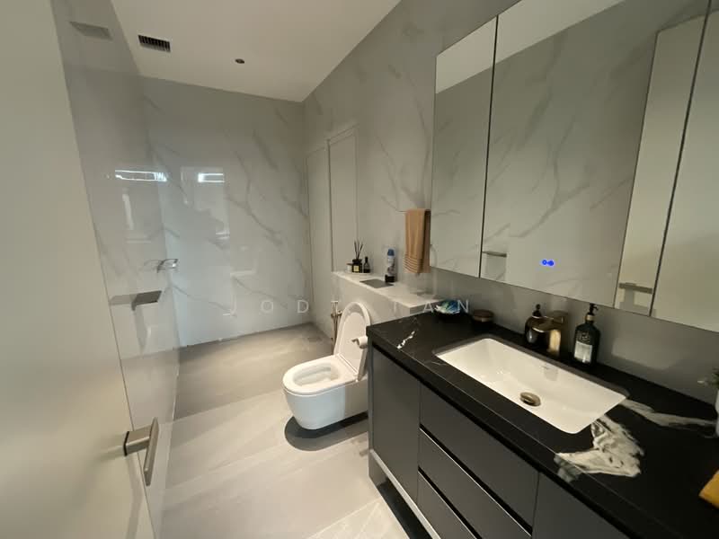 Yio Chu Kang Road, , 7 Bedrooms, 8,876 sqft, Semi-Detached House For Sale, by Jody Tan, 500230806 - Bathroom - PropertyGuru.com.sg