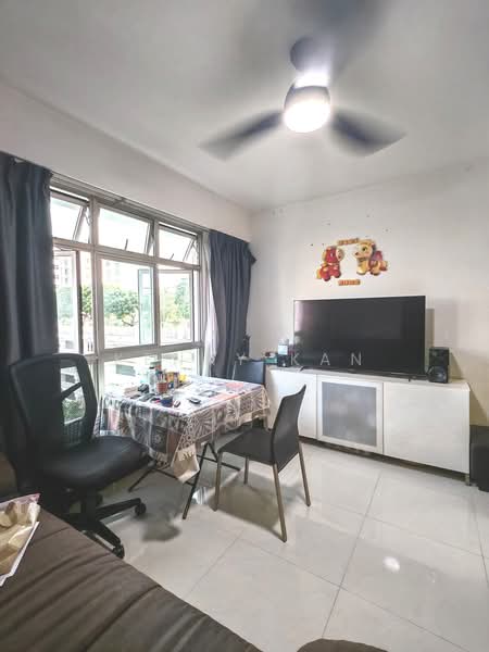 561A Jurong West Street 42, 561A Jurong West Street 42, 3 Bedrooms, 1,001 sqft, HDB Flat For Sale, by Kenny Kan, 500230817 - Living Room - PropertyGuru.com.sg