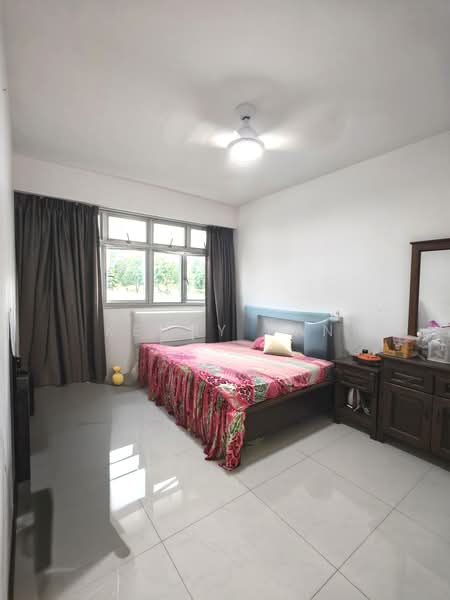 561A Jurong West Street 42, 561A Jurong West Street 42, 3 Bedrooms, 1,001 sqft, HDB Flat For Sale, by Kenny Kan, 500230817 - Bedroom - PropertyGuru.com.sg