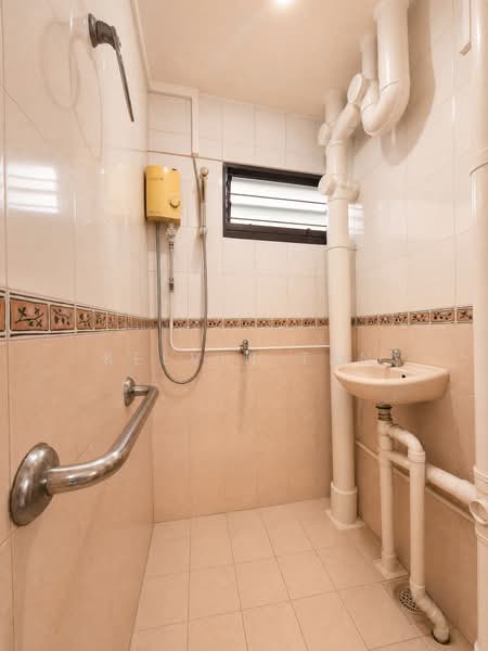 77 Indus Road, 77 Indus Road, 2 Bedrooms, 678 sqft, HDB Flat For Sale, by Kelvin Tan, 500230819 - Bathroom - PropertyGuru.com.sg