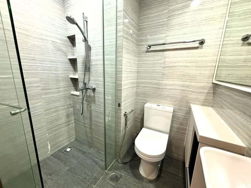 Riverbank at Fernvale, Sengkang West Way/Fernvale, 3 Bedrooms, 1,044 sqft, Condominium For Rent, by Lacilia Lau, 500230821 - Bathroom - PropertyGuru.com.sg
