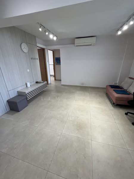8 Holland Avenue, 8 Holland Avenue, 3 Bedrooms, 882 sqft, HDB Flat For Sale, by Lim Y X, 500230830 - Living Room - PropertyGuru.com.sg