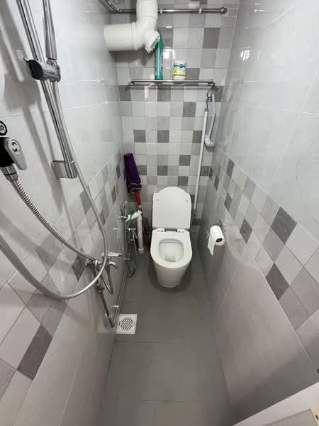 8 Holland Avenue, 8 Holland Avenue, 3 Bedrooms, 882 sqft, HDB Flat For Sale, by Lim Y X, 500230830 - Bathroom - PropertyGuru.com.sg