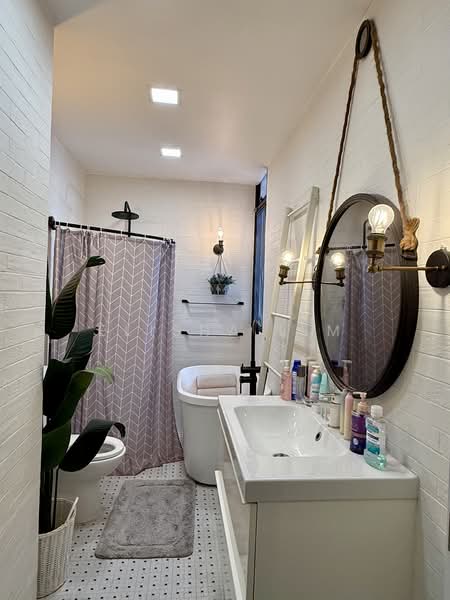 28 Shelford, 28 Shelford Road, 2 Bedrooms, 840 sqft, Condominium For Rent, by Elisha Lim, 500230839 - Bathroom - PropertyGuru.com.sg