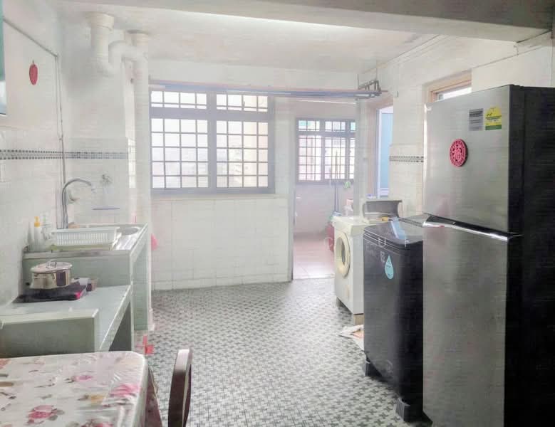 31 Marine Crescent, 31 Marine Crescent, 2 Bedrooms, 818 sqft, HDB Flat For Sale, by Pauline Chui, 500230851 - Kitchen - PropertyGuru.com.sg