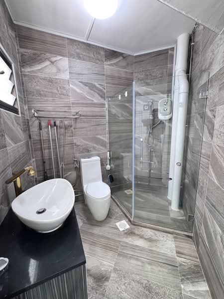 227D Compassvale Drive, 227D Compassvale Drive, 4 Bedrooms, 121 sqft, HDB Flat For Sale, by Andy Lim, 500230885 - Bathroom - PropertyGuru.com.sg