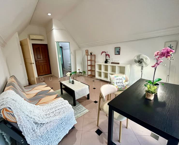 Lorong 7 Realty Park, Lorong 7 Realty Park, Room Rental, 579 sqft, Bungalow House For Rent, by Wendy, 500230888 - Living Room - PropertyGuru.com.sg