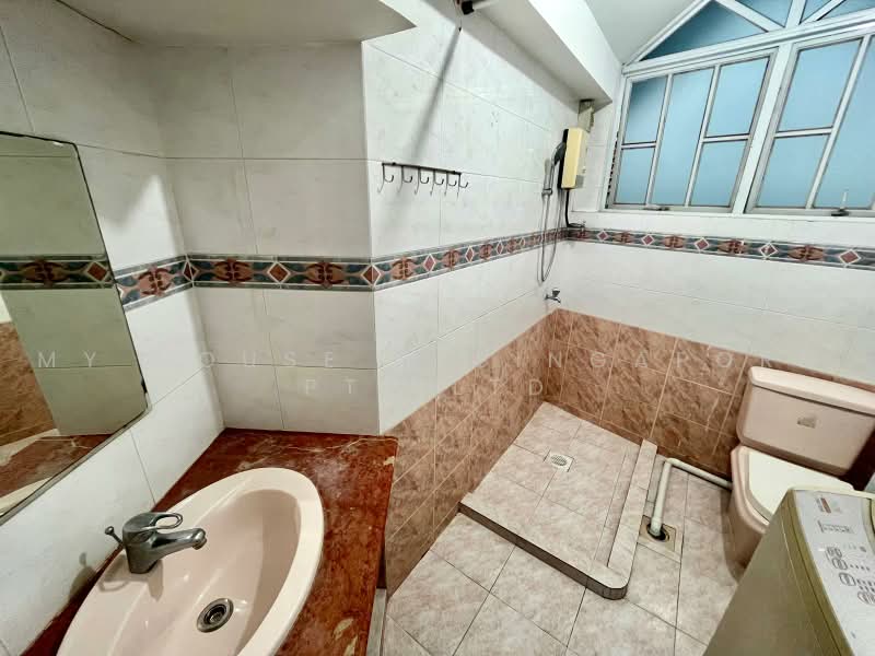 Lorong 7 Realty Park, Lorong 7 Realty Park, Room Rental, 579 sqft, Bungalow House For Rent, by Wendy, 500230888 - Bathroom - PropertyGuru.com.sg