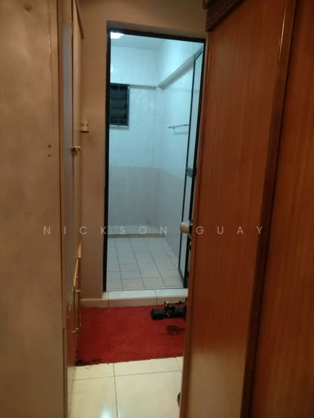 Spacious Master bedroom with ensuite bathroom, , Room Rental, 155 sqft, HDB Flat For Rent, by Nickson Guay, 500230910 - Ensuite Bathroom - PropertyGuru.com.sg