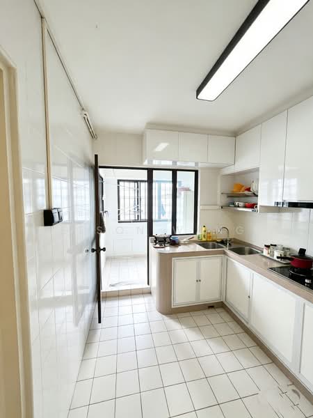 324 Sembawang Close, 324 Sembawang Close, 3 Bedrooms, 1,092 sqft, HDB Flat For Rent, by Elson Wang, 500230911 - Kitchen - PropertyGuru.com.sg