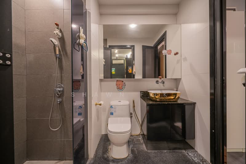 Smart Suites, 302 Sims Avenue, 1 Bedroom, 452 sqft, Condominium For Rent, by Shawn Fok, 500230916 - Bathroom - PropertyGuru.com.sg