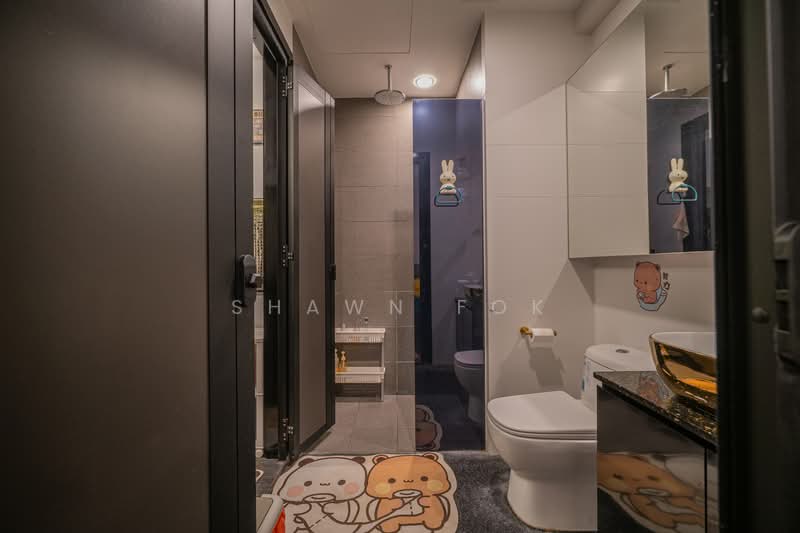 Smart Suites, 302 Sims Avenue, 1 Bedroom, 452 sqft, Condominium For Rent, by Shawn Fok, 500230916 - Bathroom - PropertyGuru.com.sg