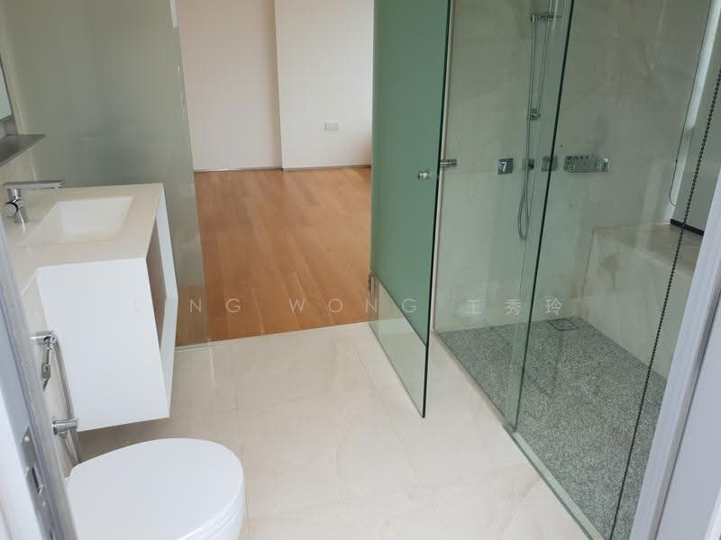 Silversea, East Coast / Marine Parade, 4 Bedrooms, 4,596 sqft, Condominium For Sale, by Ling Wong 王秀玲, 500230919 - Master Bathroom - PropertyGuru.com.sg