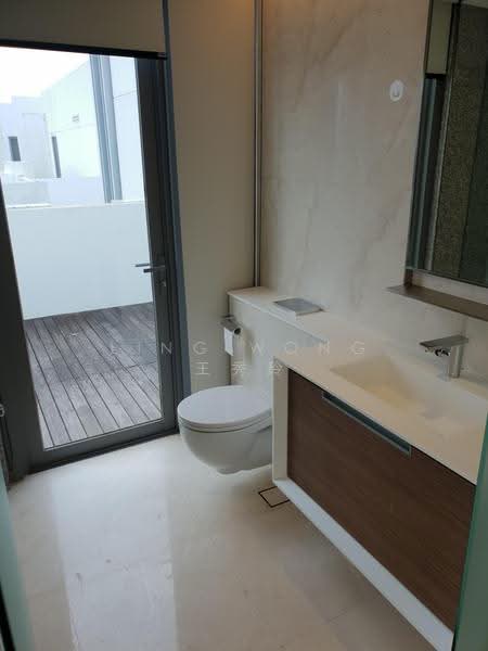 Silversea, East Coast / Marine Parade, 4 Bedrooms, 4,596 sqft, Condominium For Sale, by Ling Wong 王秀玲, 500230919 - Level 2 Powder Room - PropertyGuru.com.sg