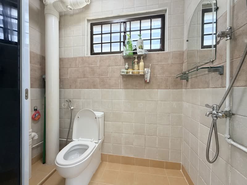 165 Bedok South Road, 165 Bedok South Road, Bedok / Upper East Coast, 3 Bedrooms, 1,130 sqft, HDB Flat For Sale, by Sofian Roslan, 500230922 - Bathroom - PropertyGuru.com.sg