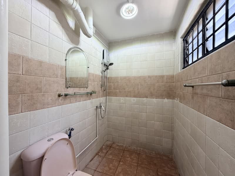 165 Bedok South Road, 165 Bedok South Road, Bedok / Upper East Coast, 3 Bedrooms, 1,130 sqft, HDB Flat For Sale, by Sofian Roslan, 500230922 - Bathroom - PropertyGuru.com.sg