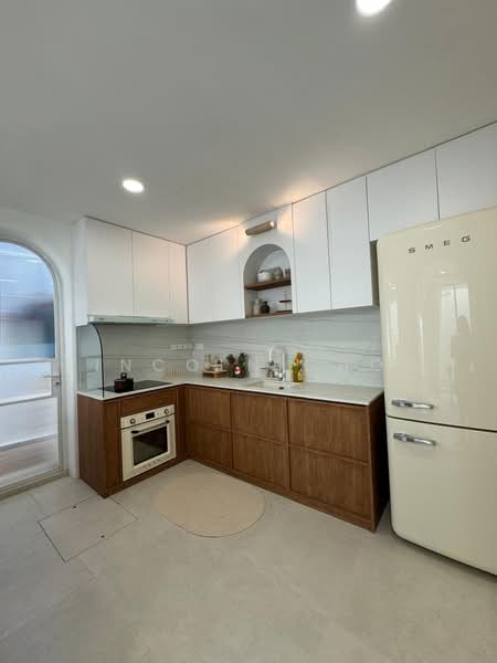Serangoon Garden Estate, 42 Kingswear Avenue, 6 Bedrooms, 4,800 sqft, Semi-Detached House For Sale, by Lincoln Choo, 500230927 - Kitchen - PropertyGuru.com.sg