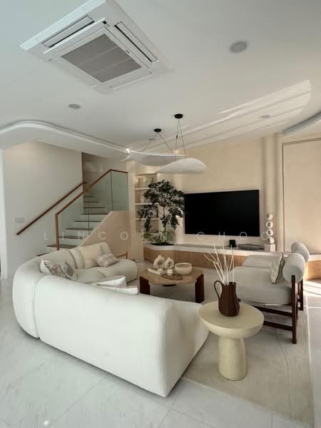 Serangoon Garden Estate, 42 Kingswear Avenue, 6 Bedrooms, 4,800 sqft, Semi-Detached House For Sale, by Lincoln Choo, 500230927 - Living Room - PropertyGuru.com.sg