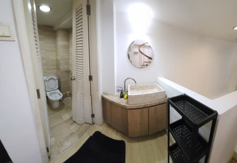Niven Suites, 8 Wilkie Terrace, Room Rental, 150 sqft, Condominium For Rent, by Gupta Sameer Raj, 500230937 - Bathroom - PropertyGuru.com.sg