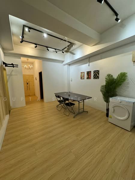 Niven Suites, 8 Wilkie Terrace, Room Rental, 150 sqft, Condominium For Rent, by Gupta Sameer Raj, 500230937 - Interior - PropertyGuru.com.sg