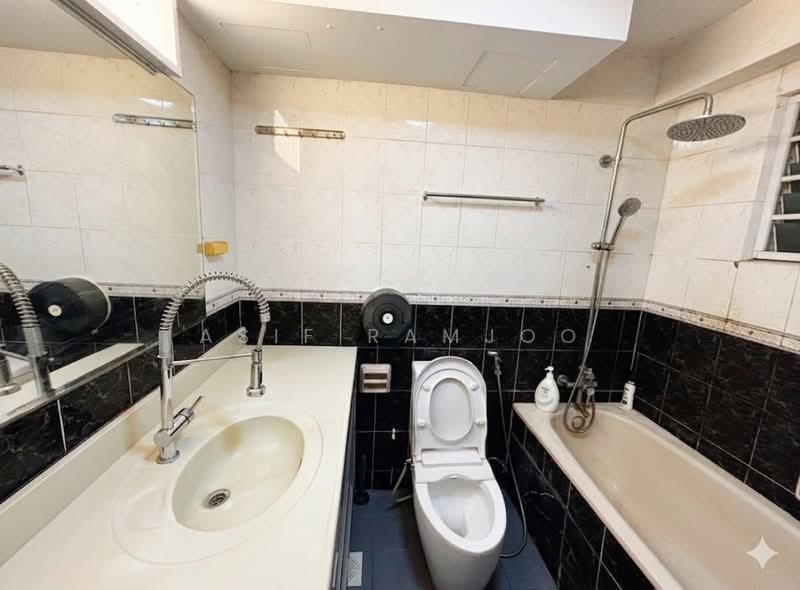 Melville Park, 22 Simei Street 1, 2 Bedrooms, 1,152 sqft, Apartment For Rent, by Asif Ramjoo, 500230942 - Bathroom - PropertyGuru.com.sg