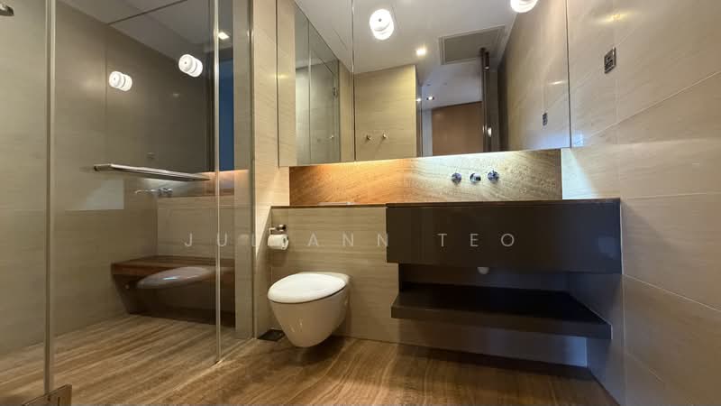 Hilltops, 101 Cairnhill Circle, 2 Bedrooms, 1,335 sqft, Condominium For Rent, by Juliann Teo, 500230949 - Master Bathroom - PropertyGuru.com.sg