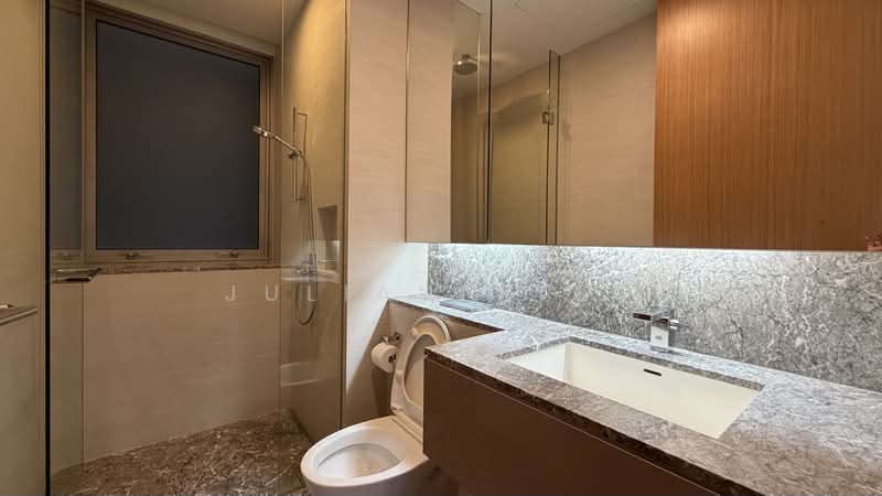Hilltops, 101 Cairnhill Circle, 2 Bedrooms, 1,335 sqft, Condominium For Rent, by Juliann Teo, 500230949 - Common Master Bathroom - PropertyGuru.com.sg