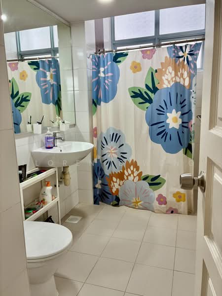 Sherwood Towers, 3 Jalan Anak Bukit, 3 Bedrooms, 1,518 sqft, Apartment For Sale, by Florence Wong, 500230950 - Bathroom - PropertyGuru.com.sg