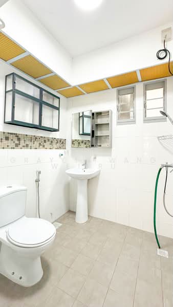 327C Anchorvale Road, 327C Anchorvale Road, 3 Bedrooms, 990 sqft, HDB Flat For Sale, by Graycin Wang Wei Ru, 500230956 - Bathroom - PropertyGuru.com.sg