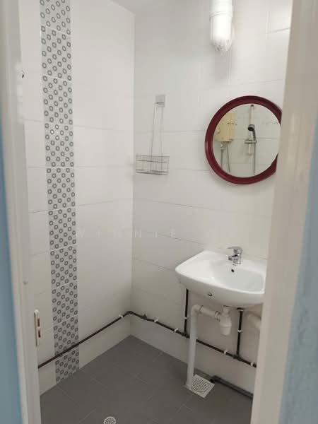 10 Joo Seng Road, 10 Joo Seng Road, 3 Bedrooms, 1,280 sqft, HDB Flat For Rent, by Winnie Wu, 500230969 - Bathroom - PropertyGuru.com.sg