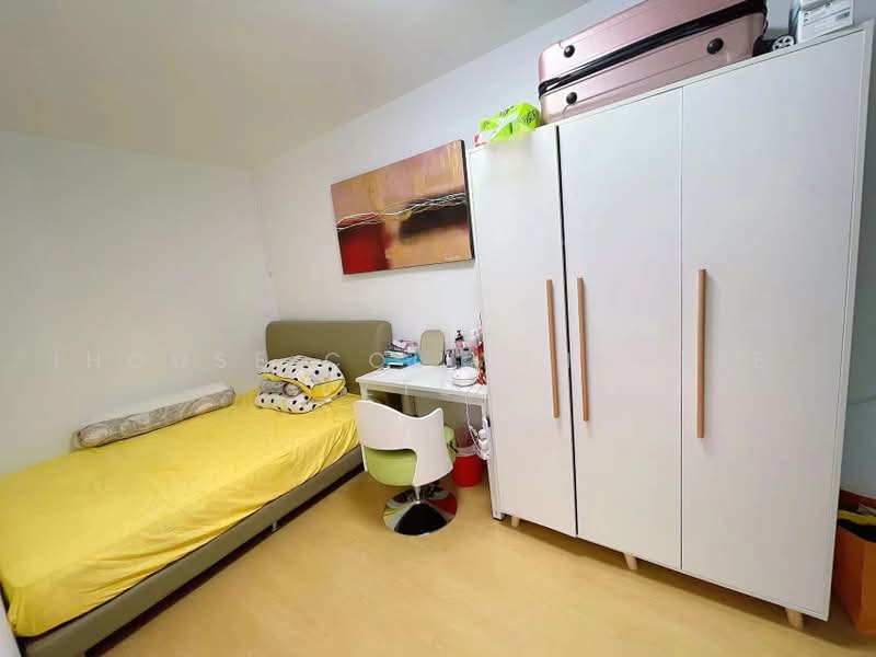 Orchard Towers, 1 Claymore Drive, Room Rental, 100 sqft, Condominium For Rent, by ling, 500230972 - Bedroom - PropertyGuru.com.sg