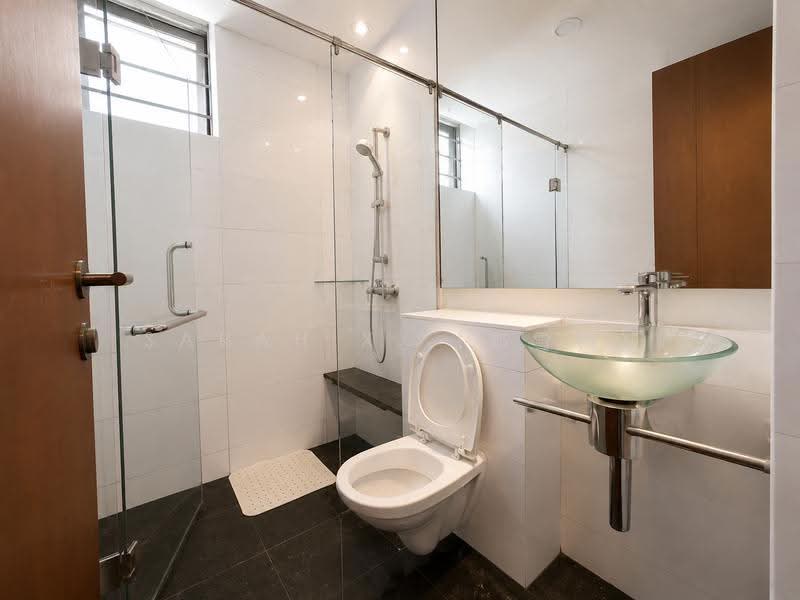 Serene Semi-Detached @ Holland Grove, Holland Grove / Mount Sinai / Grove Drive / Jalan Kebaya, 7 Bedrooms, 5,400 sqft, Semi-Detached House For Sale, by Sarah X. (郑雪梅), 500230975 - Bathroom - PropertyGuru.com.sg