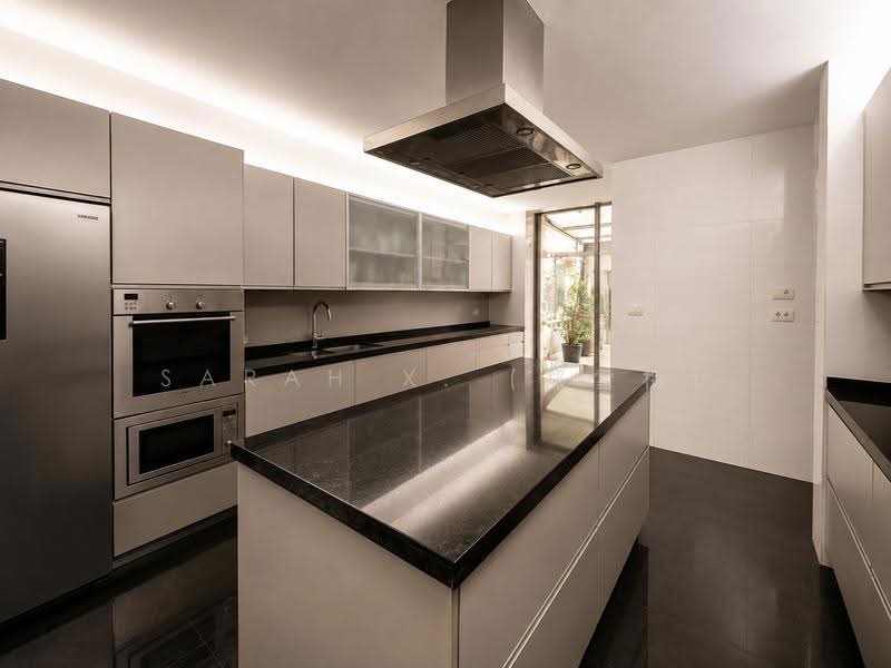 Serene Semi-Detached @ Holland Grove, Holland Grove / Mount Sinai / Grove Drive / Jalan Kebaya, 7 Bedrooms, 5,400 sqft, Semi-Detached House For Sale, by Sarah X. (郑雪梅), 500230975 - Kitchen - PropertyGuru.com.sg