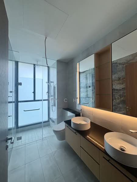 Belgravia Ace, Belgravia Drive, 5 Bedrooms, 4,058 sqft, Semi-Detached House For Sale, by CY Chan, 500230978 - Level 2 | Master Bathroom - PropertyGuru.com.sg