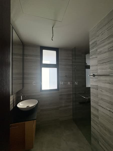 Belgravia Ace, Belgravia Drive, 5 Bedrooms, 4,058 sqft, Semi-Detached House For Sale, by CY Chan, 500230978 - Level 2 | Junior Master Bathroom - PropertyGuru.com.sg