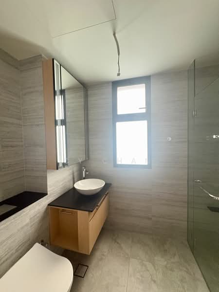 Belgravia Ace, Belgravia Drive, 5 Bedrooms, 4,058 sqft, Semi-Detached House For Sale, by CY Chan, 500230978 - Level 3 | 3rd Ensuite Bathroom - PropertyGuru.com.sg