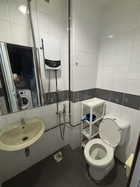 Guilin Court, 10 Geylang Lorong 26, Room Rental, 100 sqft, Condominium For Rent, by ling, 500230992 - Bathroom - PropertyGuru.com.sg