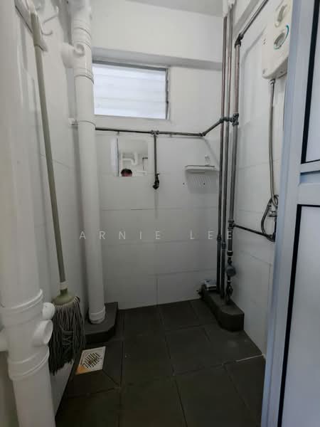 23 Sin Ming Road, 23 Sin Ming Road, 2 Bedrooms, 700 sqft, HDB Flat For Rent, by ARNIE LEE, 500230996 - Bathroom - PropertyGuru.com.sg