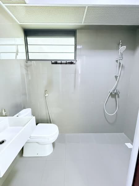 310C Punggol Walk, 310C Punggol Walk, 3 Bedrooms, 1,206 sqft, HDB Flat For Sale, by SQ Raudha, 500230999 - Bathroom - PropertyGuru.com.sg