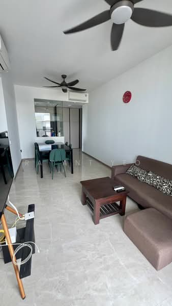 Sengkang Grand Residences, 86 Compassvale Bow, 3 Bedrooms, 1,055 sqft, Condominium For Sale, by Rayant Yeo, 500231002 - Living Room - PropertyGuru.com.sg